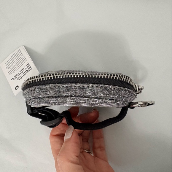 Lululemon Everywhere Belt Bag Nano Glitter Dark Silver NWT - Picture 4 of 10